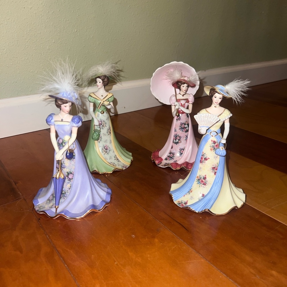 Lena Liu’s Elegant Era Bells: Heirloom Porcelain Collection Bradford Editions